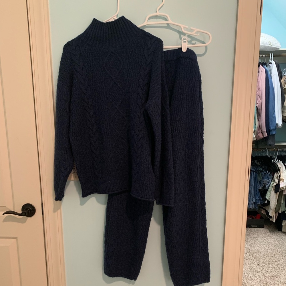 Universal Thread Sweater set